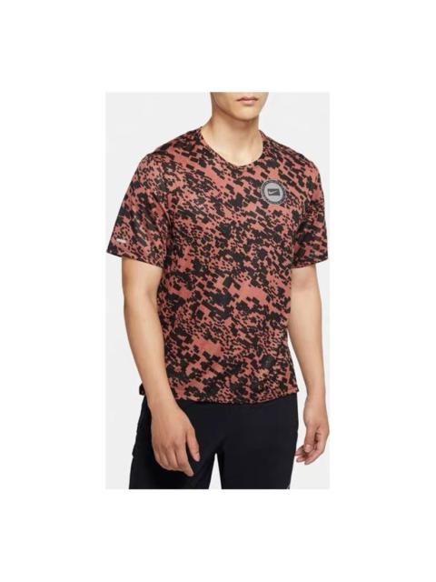 Nike Nike 말린 사이트맵 밀러 WILD RUN 짧은 소매 남자의 검정/빨강 CU6043-010