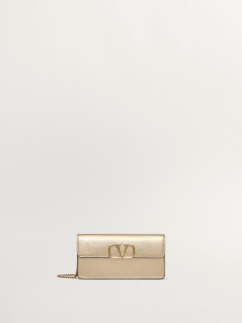 VLOGO SIGNATURE METALLIC GRAINY CALFSKIN WALLET WITH CHAIN