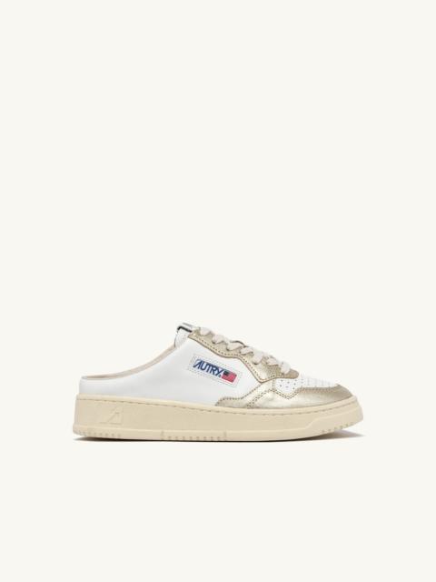 AUTRY MEDALIST MULE SNEAKERS IN WHITE AND PLATINUM LEATHER