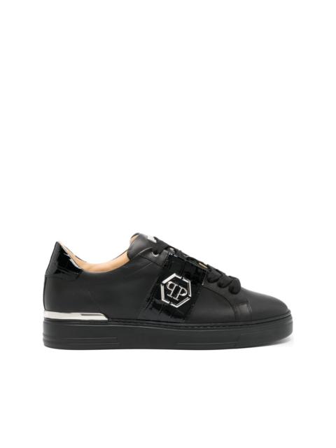 logo-plaque leather sneakers