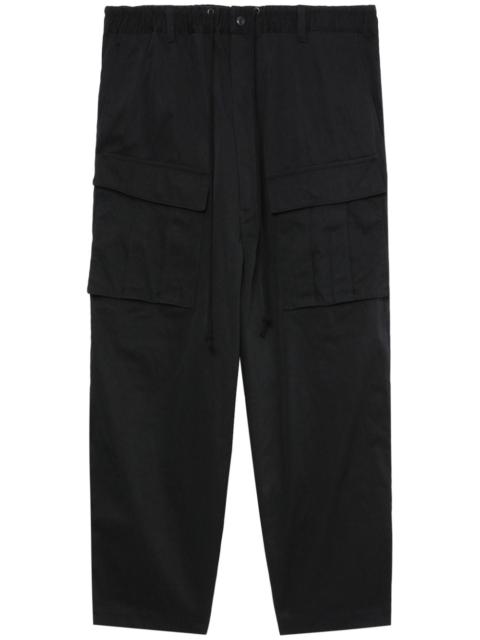 drop-crotch cropped cargo trousers