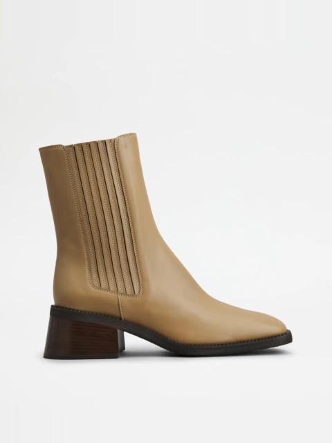 Tod's TOD'S CHELSEA BOOTS IN LEATHER - BEIGE