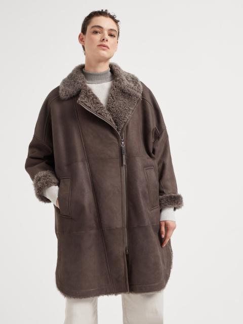 Fleecy shearling coat with shiny zipper pull