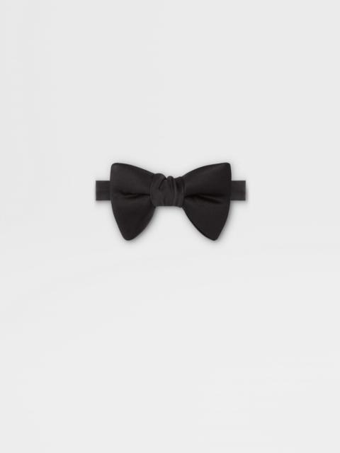 BLACK SILK BOWTIE