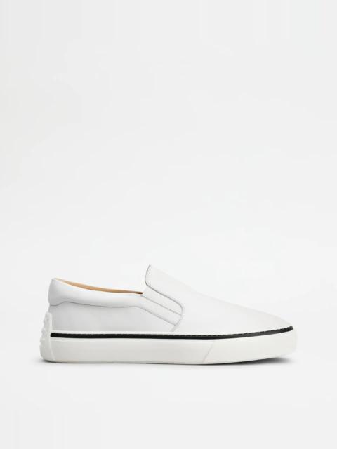 SLIP-ONS IN LEATHER - WHITE