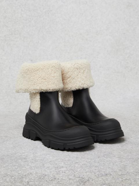Matte calfskin and shearling Chelsea boots with shiny zipper pull