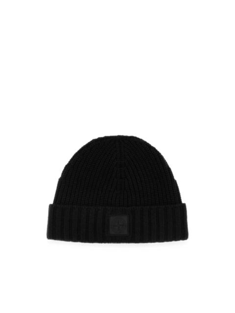 Stone Island logo-patch ribbed-knit beanie hat