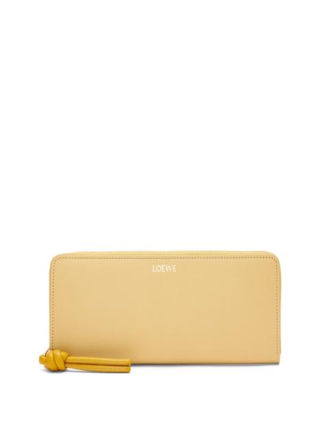 Knot zip around wallet in shiny nappa calfskin