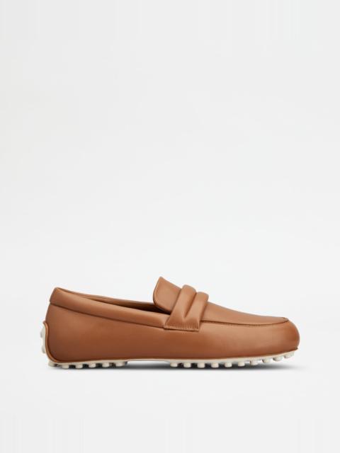 Tod's GOMMINO LOAFERS IN LEATHER - BROWN