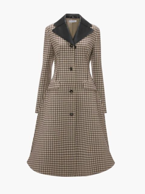 A LINE SINGLE-BREASTED COAT